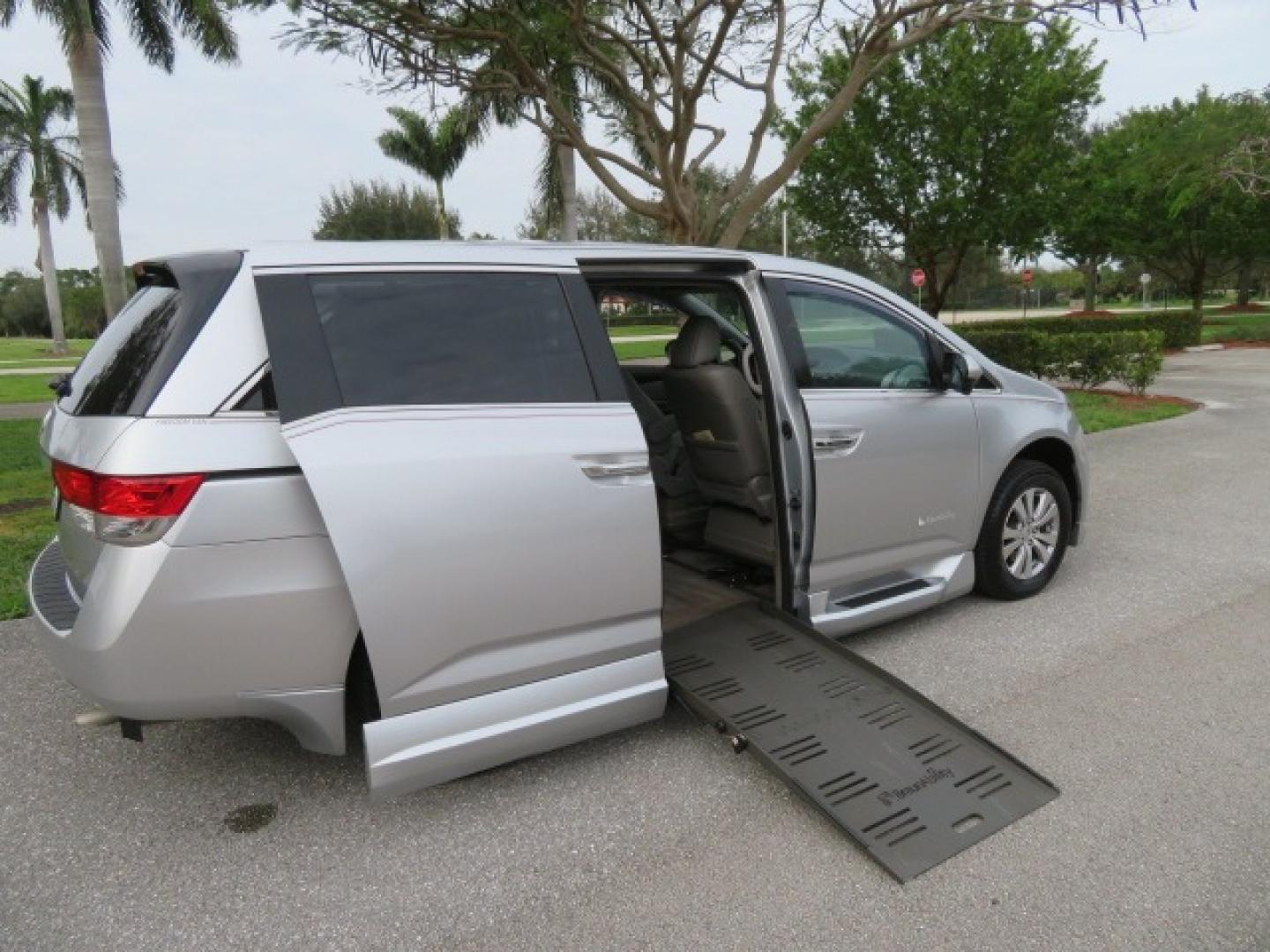 2014 Silver /GRAY Honda Odyssey EX-L (5FNRL5H68EB) with an 3.5L V6 SOHC 24V engine, 6-Speed Automatic transmission, located at 4301 Oak Circle #19, Boca Raton, FL, 33431, (954) 561-2499, 26.388861, -80.084038 - You are looking at Gorgeous Low Mileage 2014 Honda Odyssey EX-L Braunability Freedom Van Handicap Van Wheelchair Van Conversion Van with 25K Original Miles, Power Side Entry Ramp with Kneeling Van Function, Passenger Side Quick Lock System (same as ez lock), Quick Release Front Seats, Tie Down Syste - Photo#59